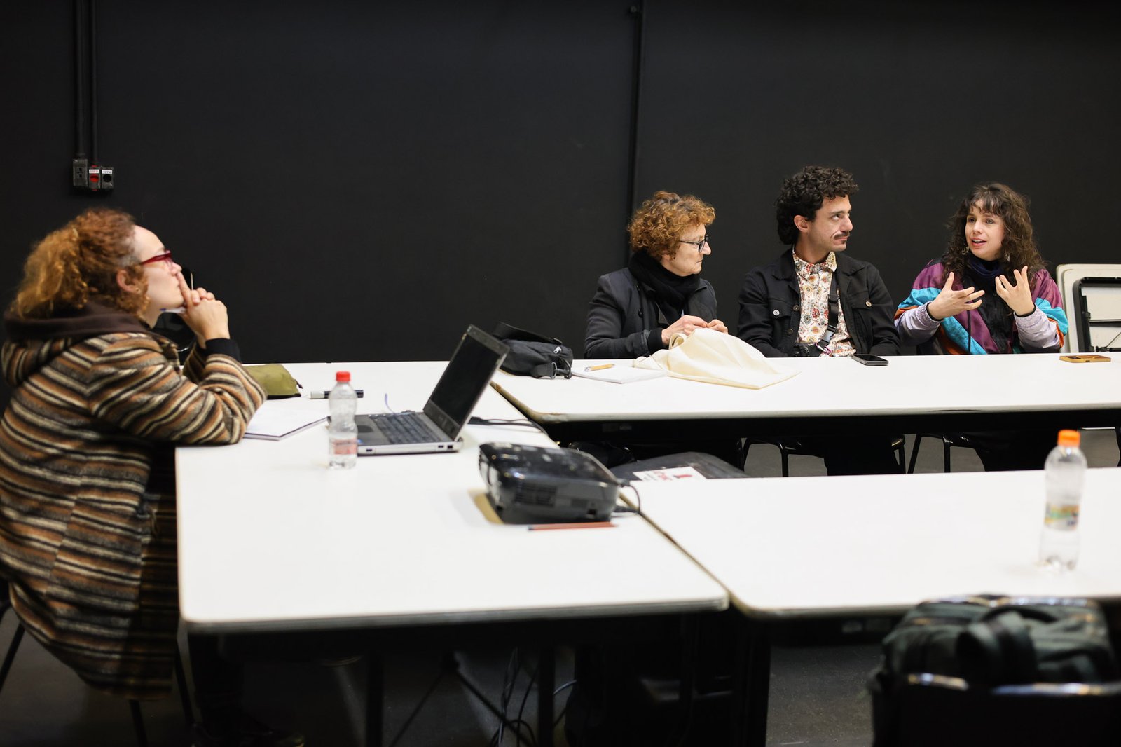 Grupo Cerco em Troca com Janaína Leite, na Unidade Roosevelt da SP Escola de Teatro. (15/08/2025). | Foto: Clara Silva.