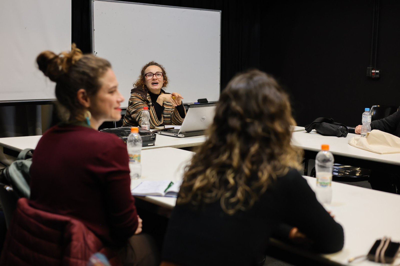 Grupo Cerco em Troca com Janaína Leite, na Unidade Roosevelt da SP Escola de Teatro. (15/08/2025). | Foto: Clara Silva.