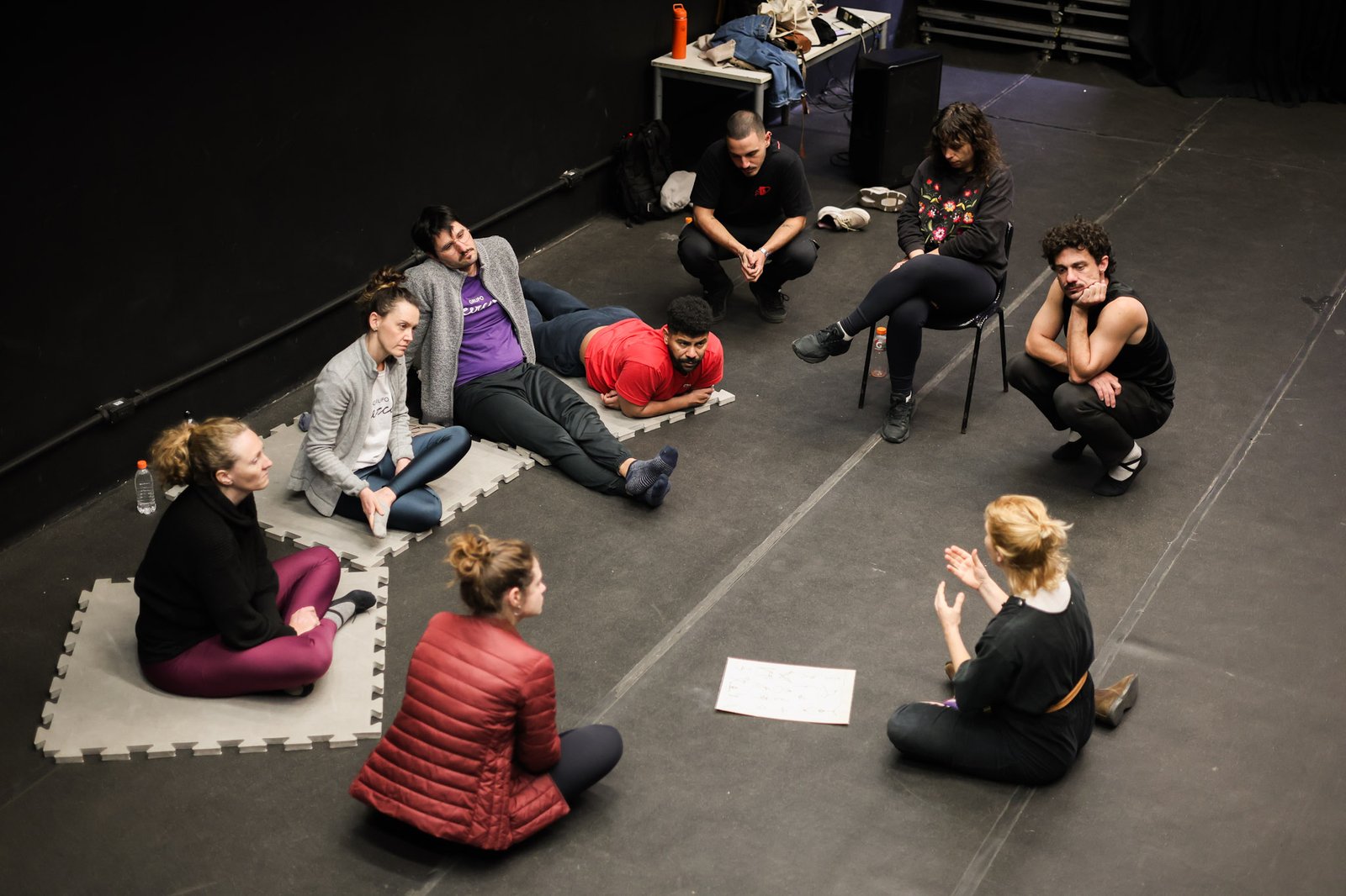 Grupo Cerco em Workshop de Corpo e Palhaçaria com Roberta Calza, na Unidade Roosevelt da SP Escola de Teatro (13/08/2025). | Foto: Clara Silva.
