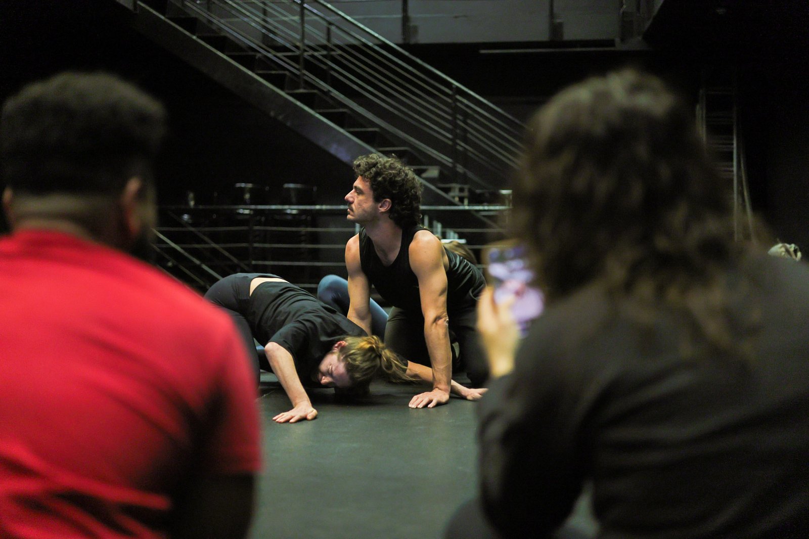 Grupo Cerco em Workshop de Corpo e Palhaçaria com Roberta Calza, na Unidade Roosevelt da SP Escola de Teatro (13/08/2025). | Foto: Clara Silva.