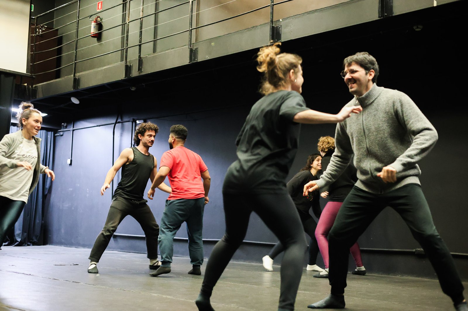 Grupo Cerco em Workshop de Corpo e Palhaçaria com Roberta Calza, na Unidade Roosevelt da SP Escola de Teatro (13/08/2025). | Foto: Clara Silva.