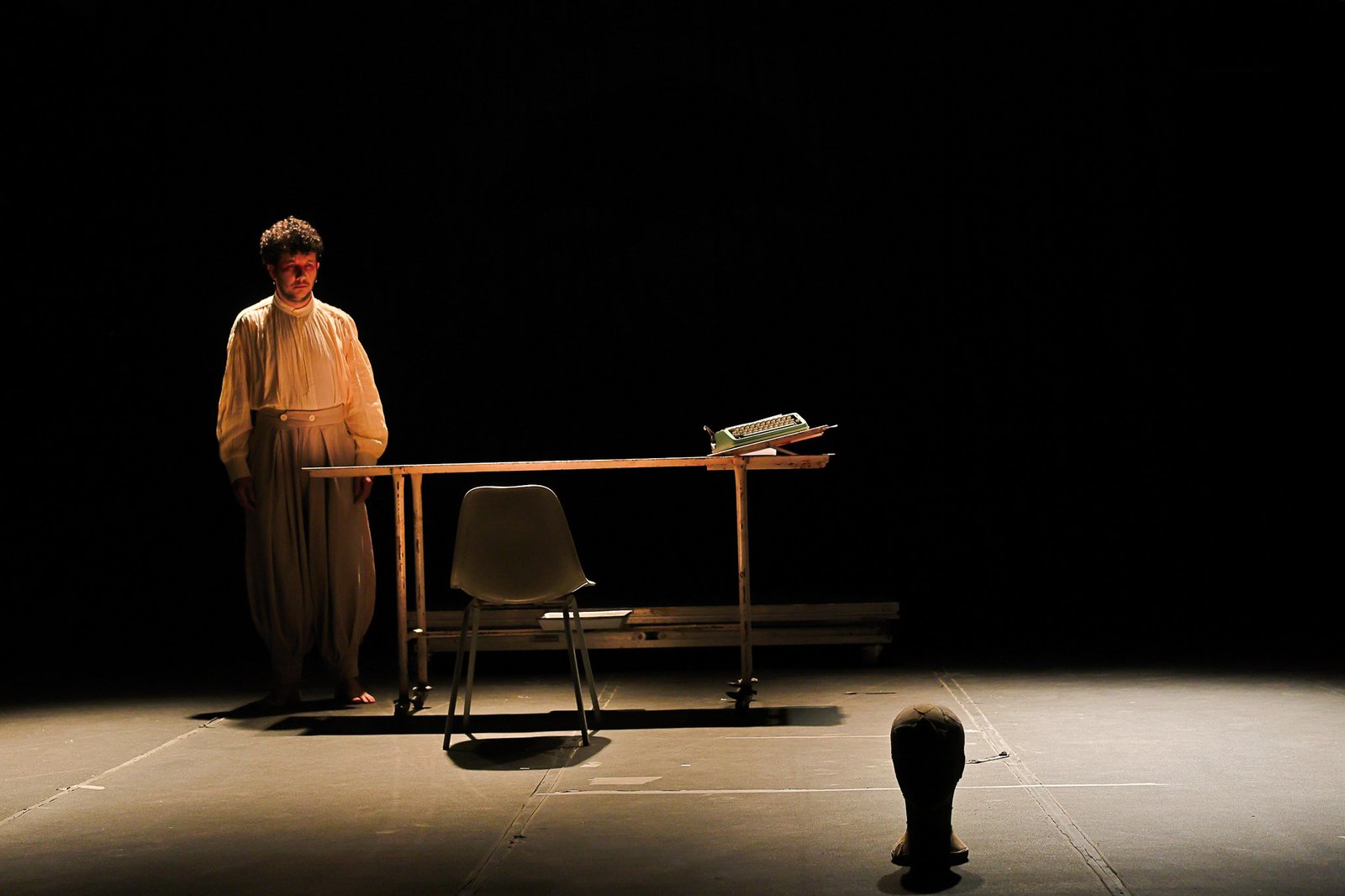 Espetáculo "Entre Borboletas" com direção de Dan Rosseto e atuação de Franz Magnum, na unidade Roosevelt. (05/09/2025) | Foto: Clara Silva