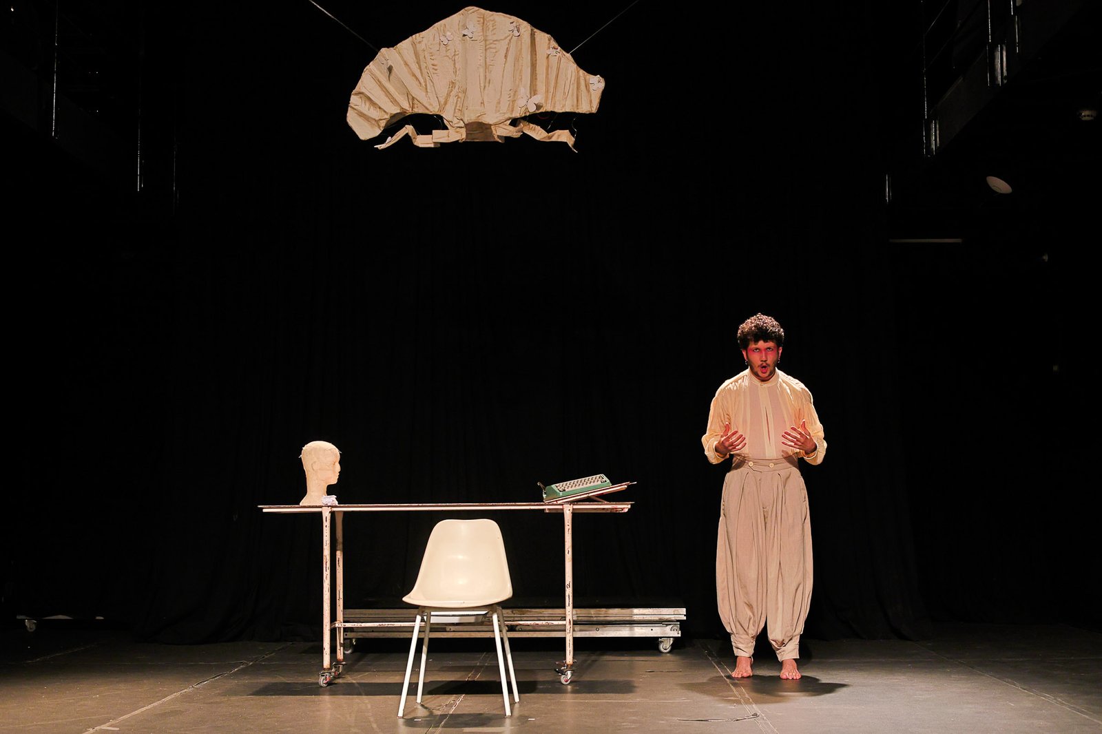 Espetáculo "Entre Borboletas" com direção de Dan Rosseto e atuação de Franz Magnum, na unidade Roosevelt. (05/09/2025) | Foto: Clara Silva