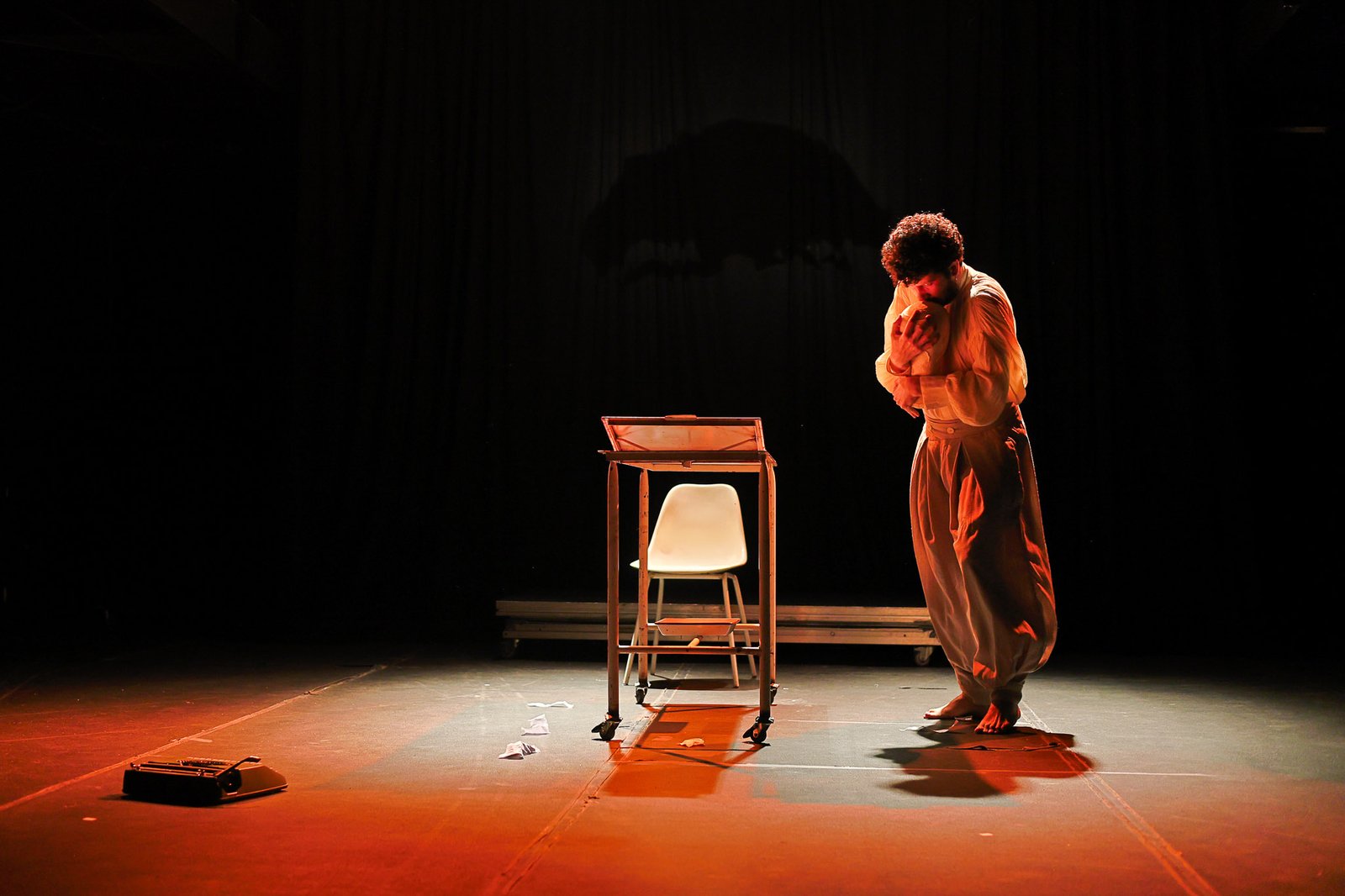 Espetáculo "Entre Borboletas" com direção de Dan Rosseto e atuação de Franz Magnum, na unidade Roosevelt. (05/09/2025) | Foto: Clara Silva