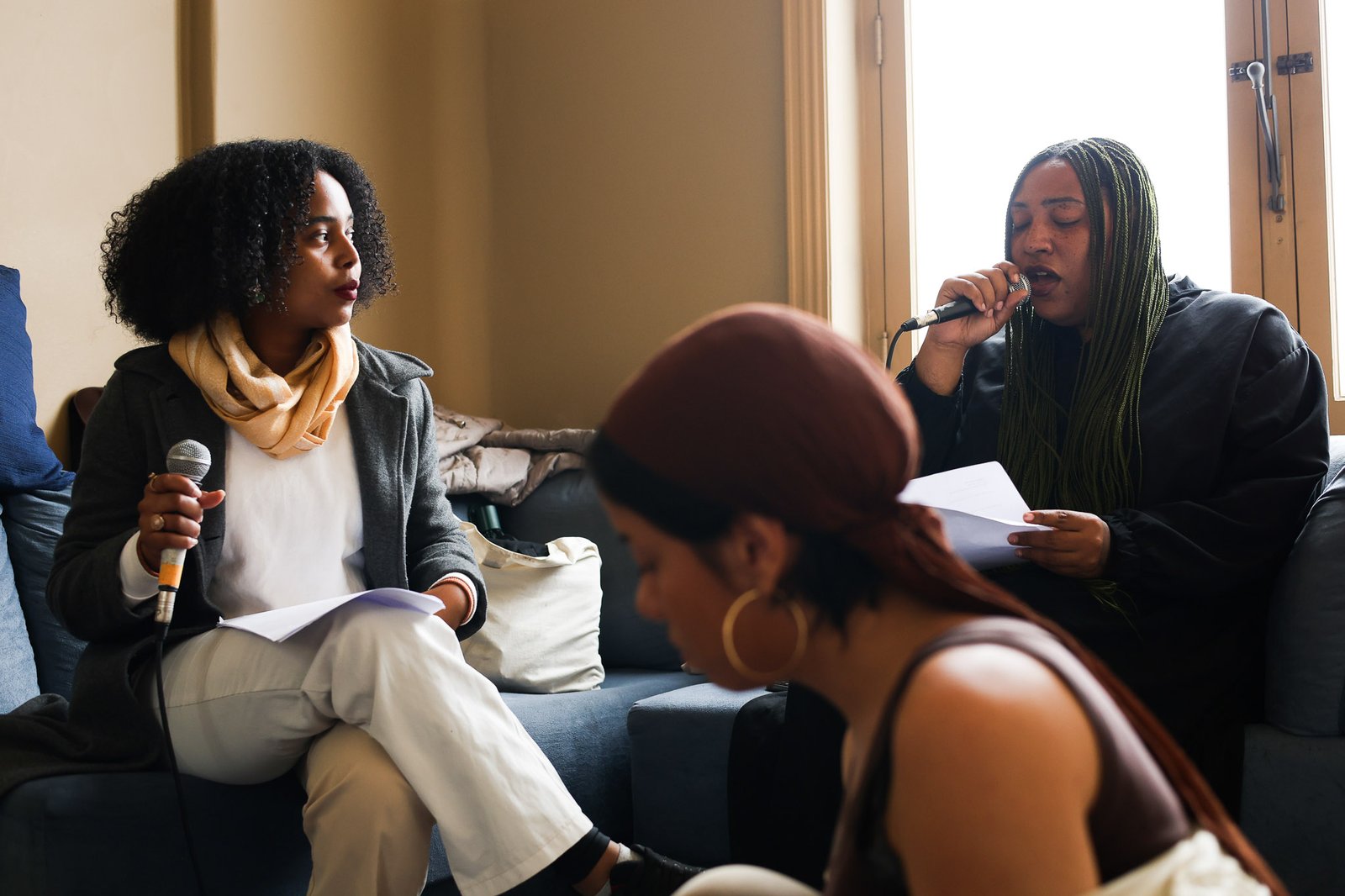 Aula de Sonoplastia na SP Escola de Teatro com Ana Vis e Jeanne Calegari. 25/09/2025. | Foto: Clara Silva