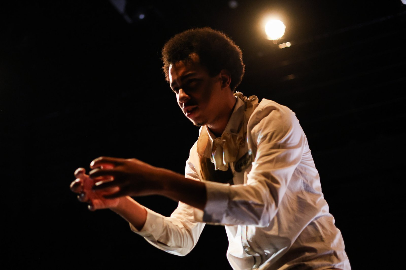 Experimento II do grupo N1 Amarelo, do segundo semestre de 2025, na SP Escola de Teatro. | Foto: Clara Silva.