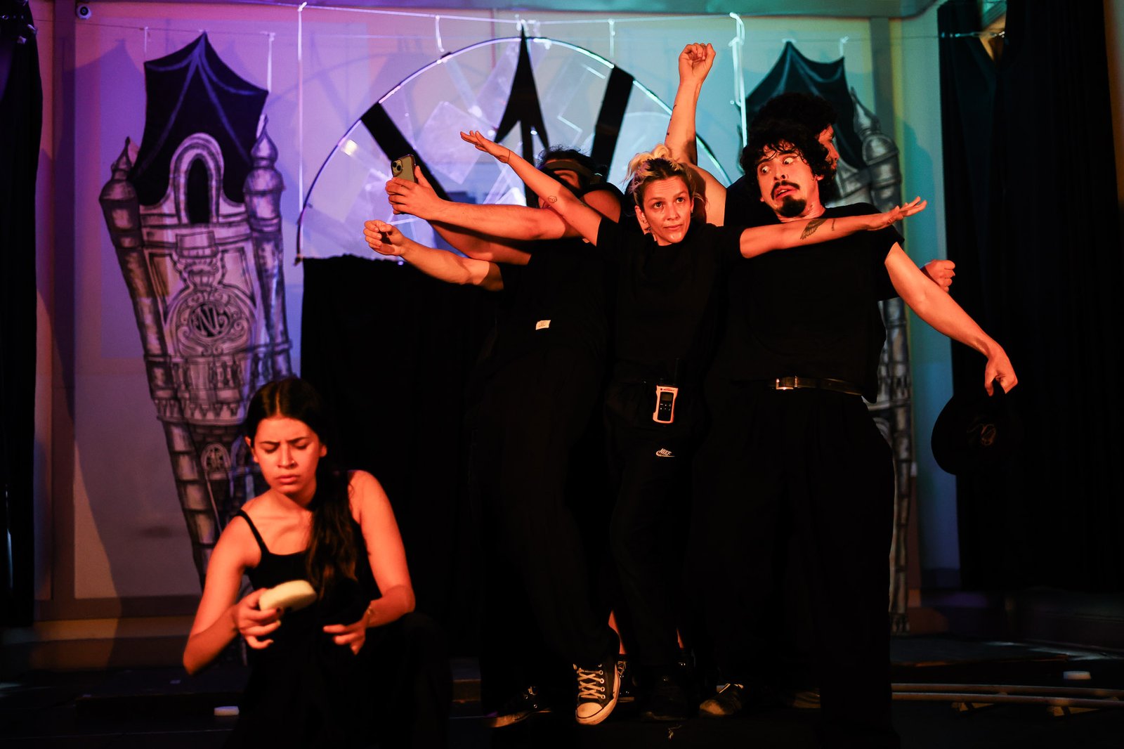 Experimento II do grupo N1 Vermelho, do segundo semestre de 2025, na SP Escola de Teatro. | Foto: Clara Silva.