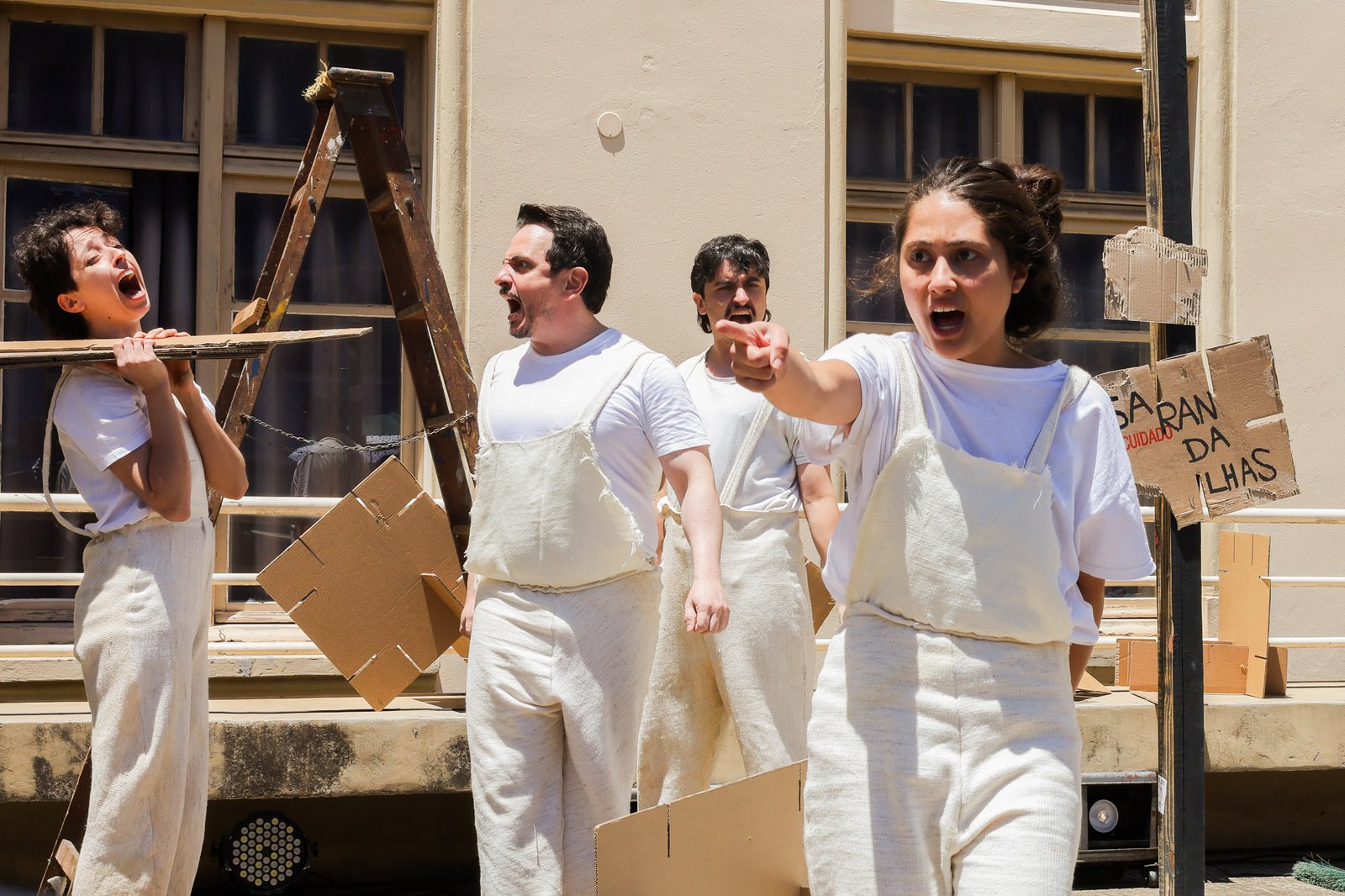 Experimento II do grupo N2 Vermelho, do segundo semestre de 2025, na SP Escola de Teatro. | Foto: Clara Silva.