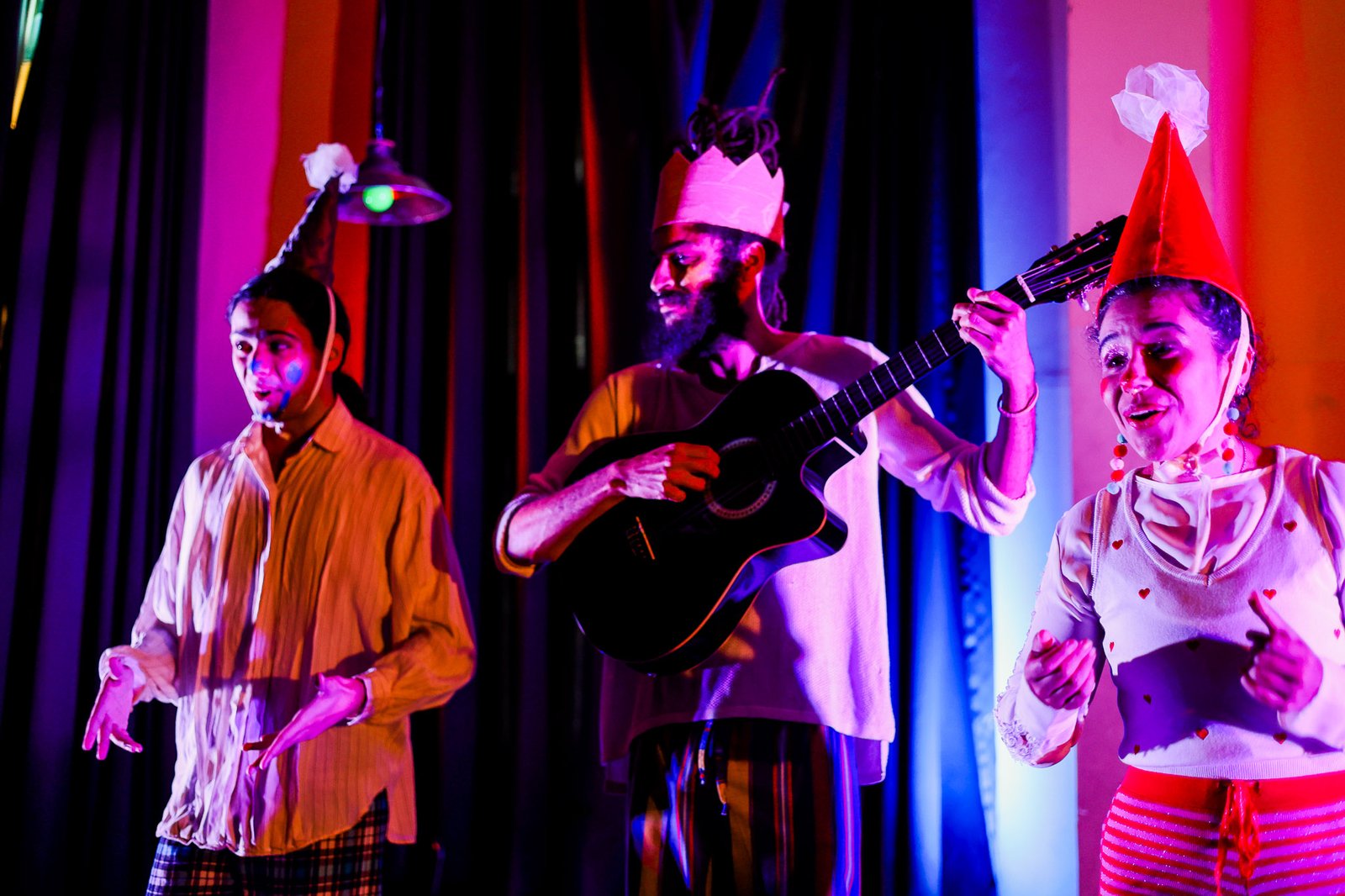 Experimento II do grupo N5 Vermelho, do segundo semestre de 2025, na SP Escola de Teatro. | Foto: Clara Silva.