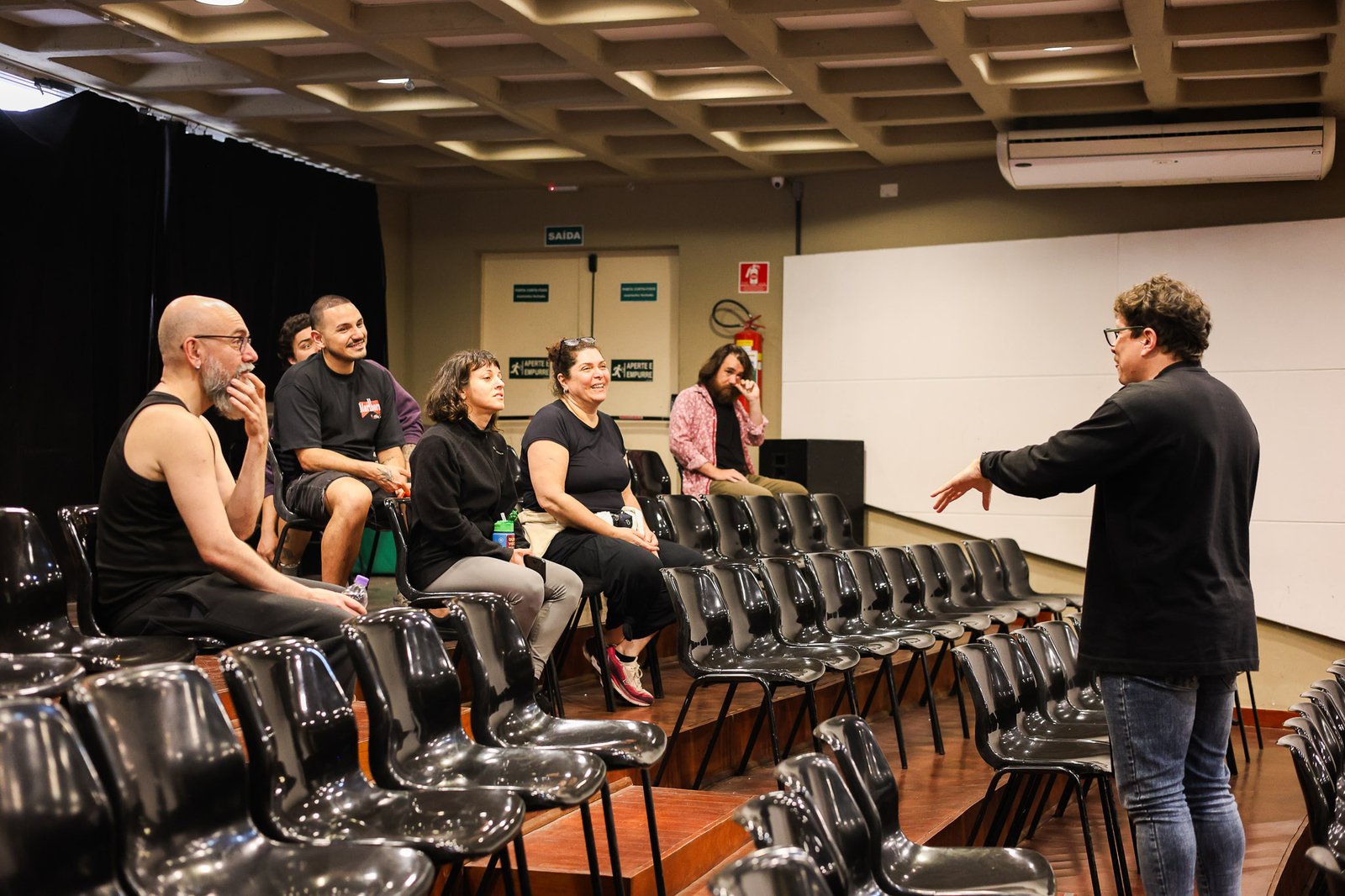 Cia Espaço em Branco em visita na sede Brás da SP Escola de Teatro, projeto do Ocupa Lab. (07/10/2025). | Foto: Clara Silva.