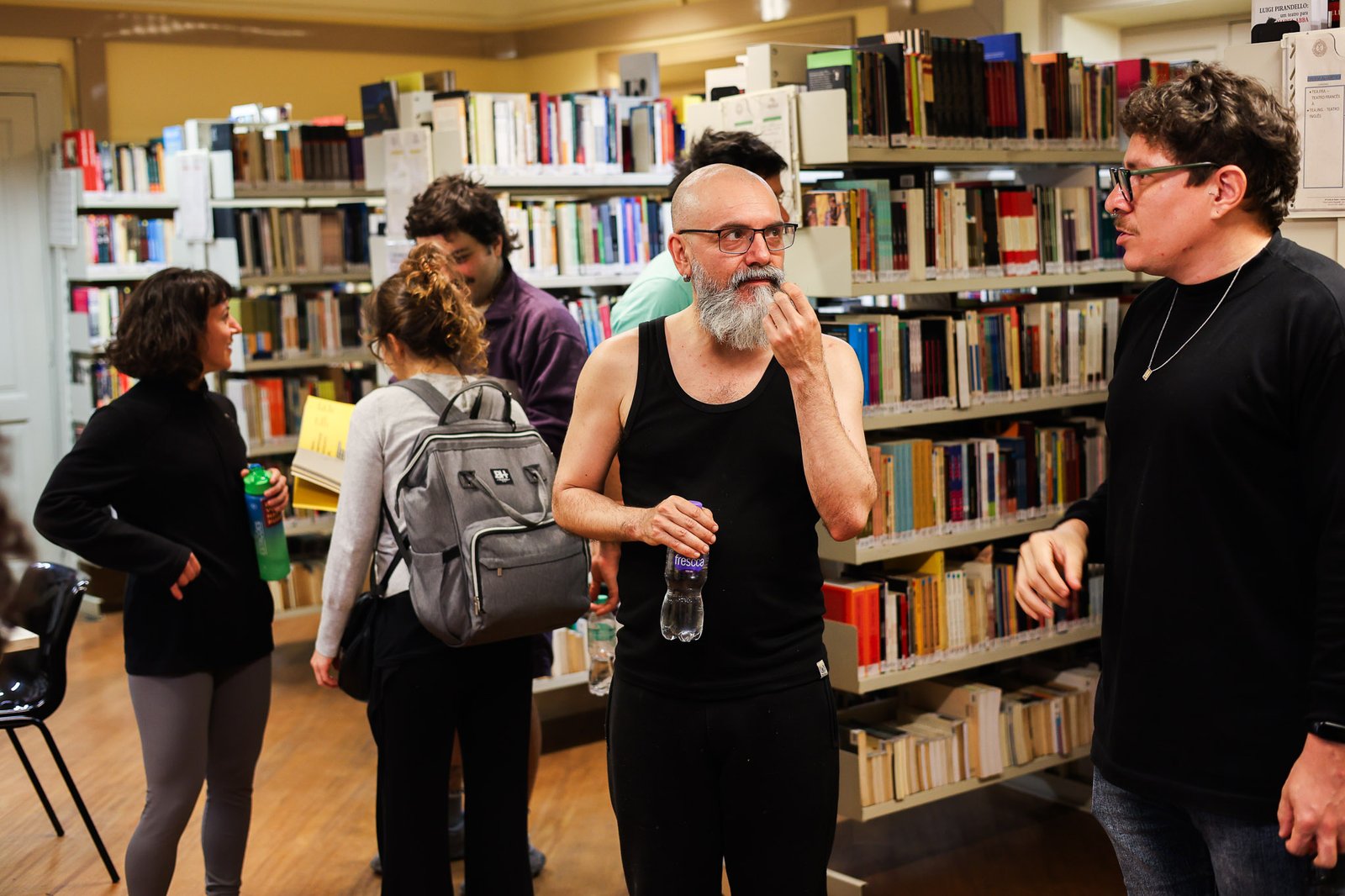 Cia Espaço em Branco em visita na sede Brás da SP Escola de Teatro, projeto do Ocupa Lab. (07/10/2025). | Foto: Clara Silva.