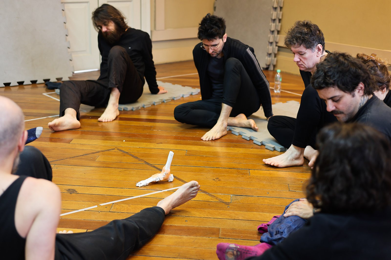 Cia Espaço em Branco em Workshop de Corpo com Ana Paula Lopez, projeto do Ocupa Lab. (09/10/Cia Espaço em Branco em Workshop de Corpo com Ana Paula Lopez, projeto do Ocupa Lab. (09/10/2025). | Foto: Clara Silva.2025). | Foto: Clara Silva.