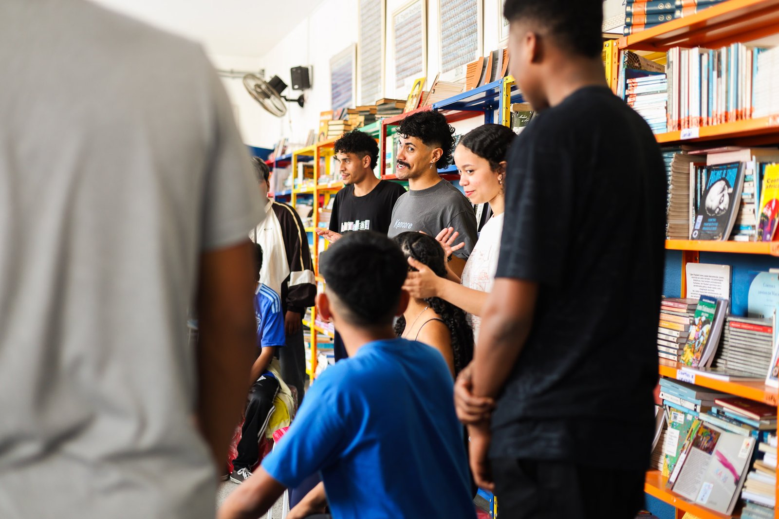 Oficina de Teatro na E. E. Padre Anchieta, a partir da contrapartida dos alunos bolsistas do Programa Oportunidades. (13/10/2025). | Foto: Clara Silva.